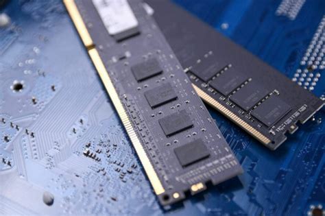 Only One RAM Slot Works: How to Enable The Other Slots .